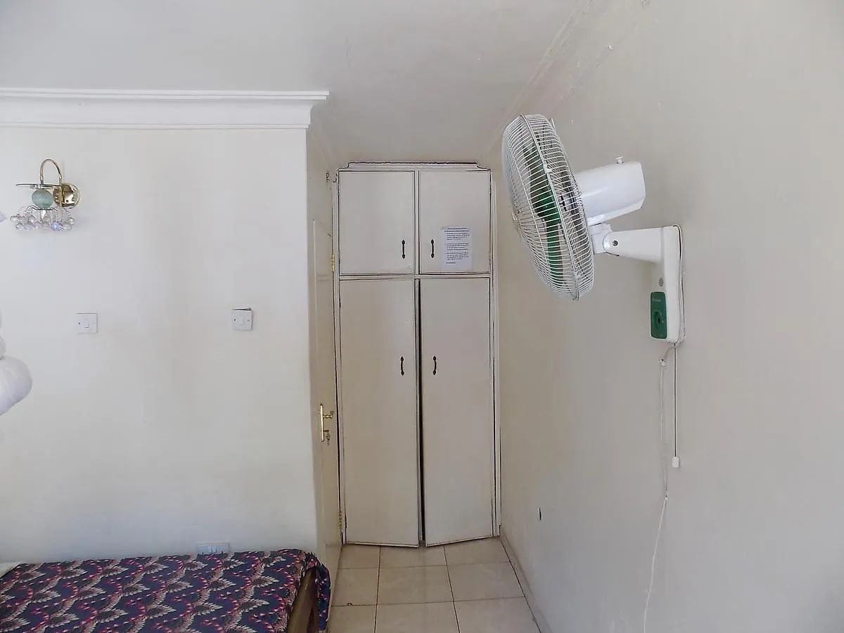 לינה וארוחת בוקר Manhattan Guesthouse קמפאלה
