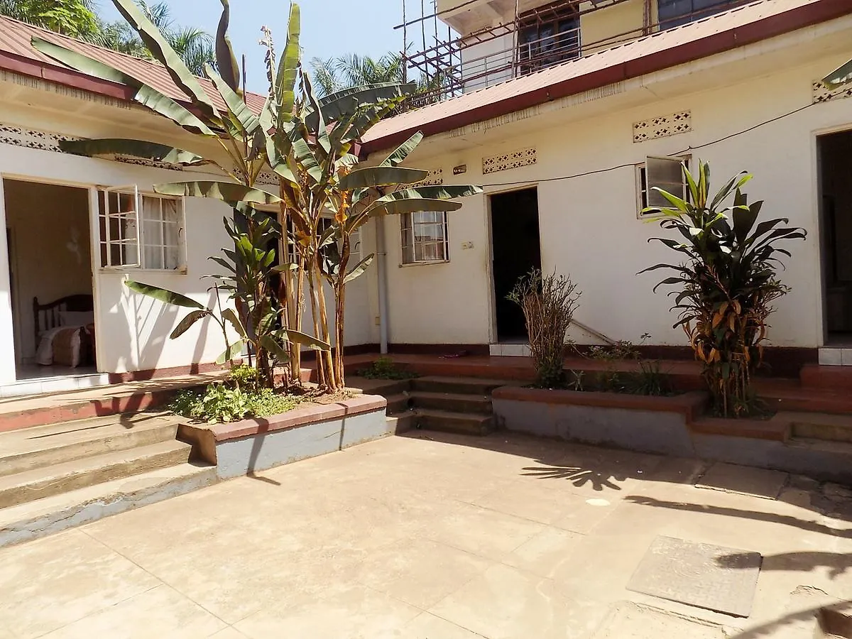 Manhattan Guesthouse קמפאלה לינה וארוחת בוקר